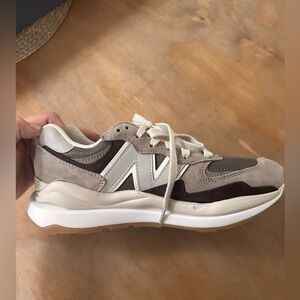 New balance sneakers. NEVER WORN!